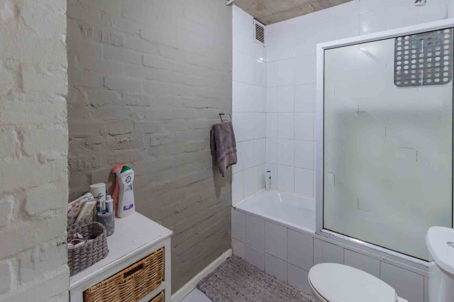 1 Bedroom Property for Sale in Woodstock Western Cape